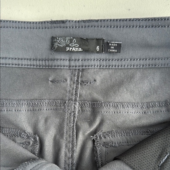 Prana Dark Gray Halle Bermuda Shorts Hiking Biking Outdoors - Picture 9 of 16